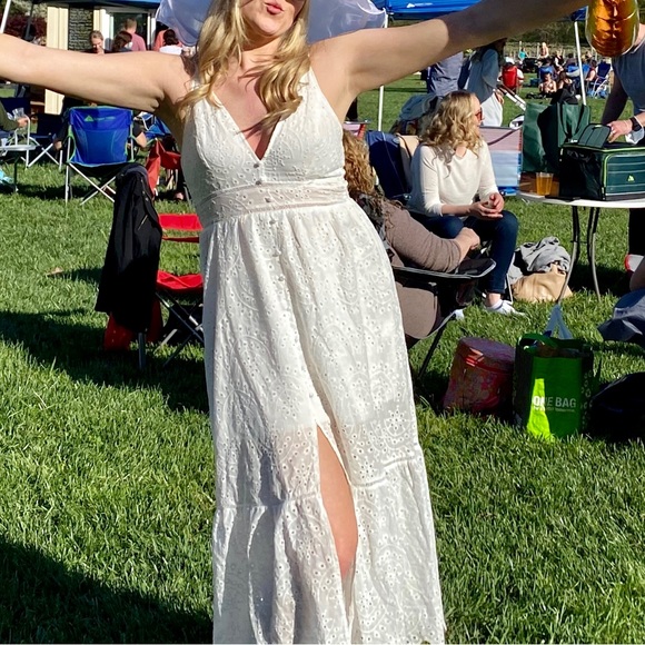 Women's Embroidery Pearl Button Down Dress V Neck Spaghetti Strap Maxi Dress - Picture 5 of 5